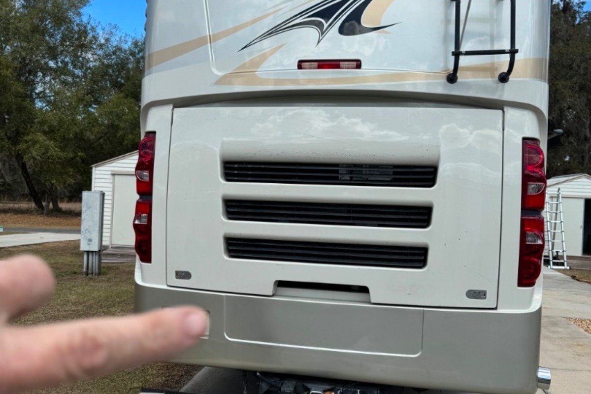 2011 Tiffin Zephyr 45QBZ, 3