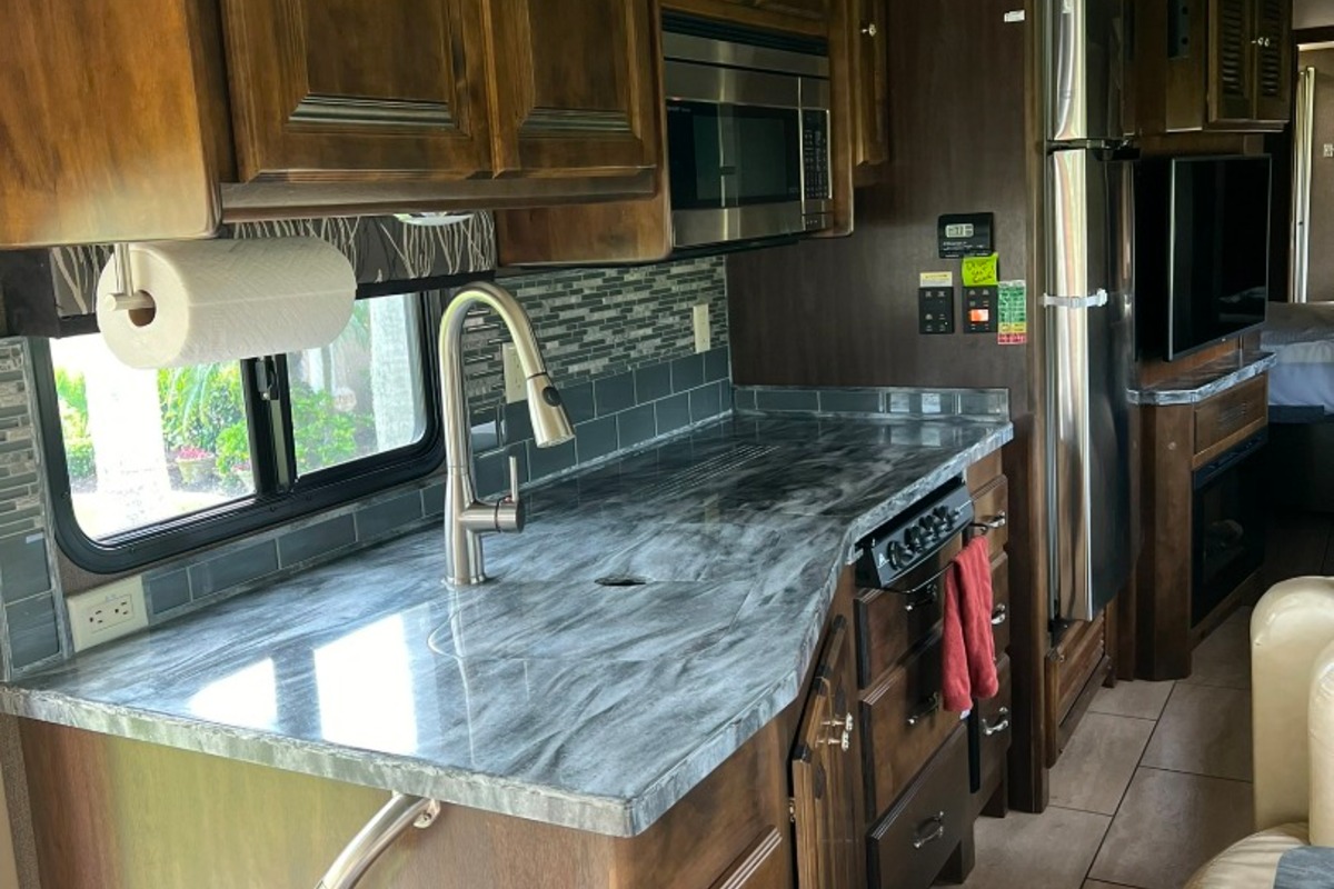 2016 Tiffin Allegro 36 LA, 13