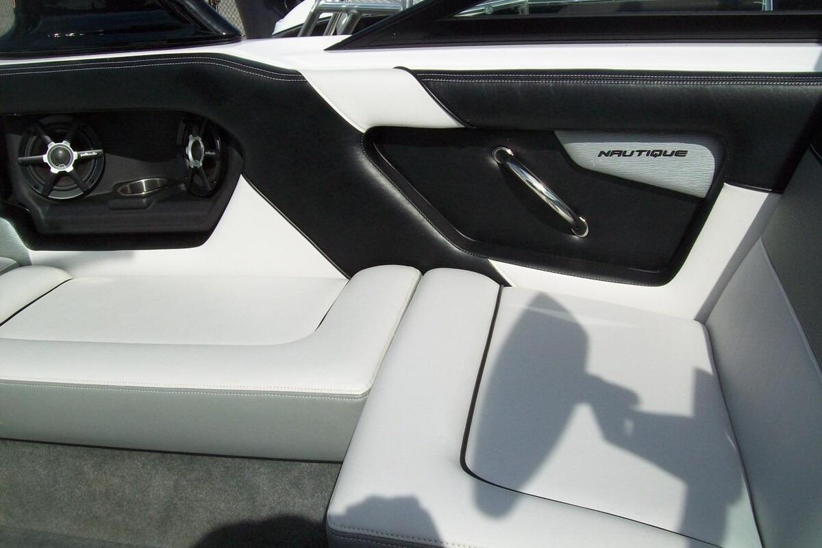 2011 Correct Craft Sport Nautique 200, 21