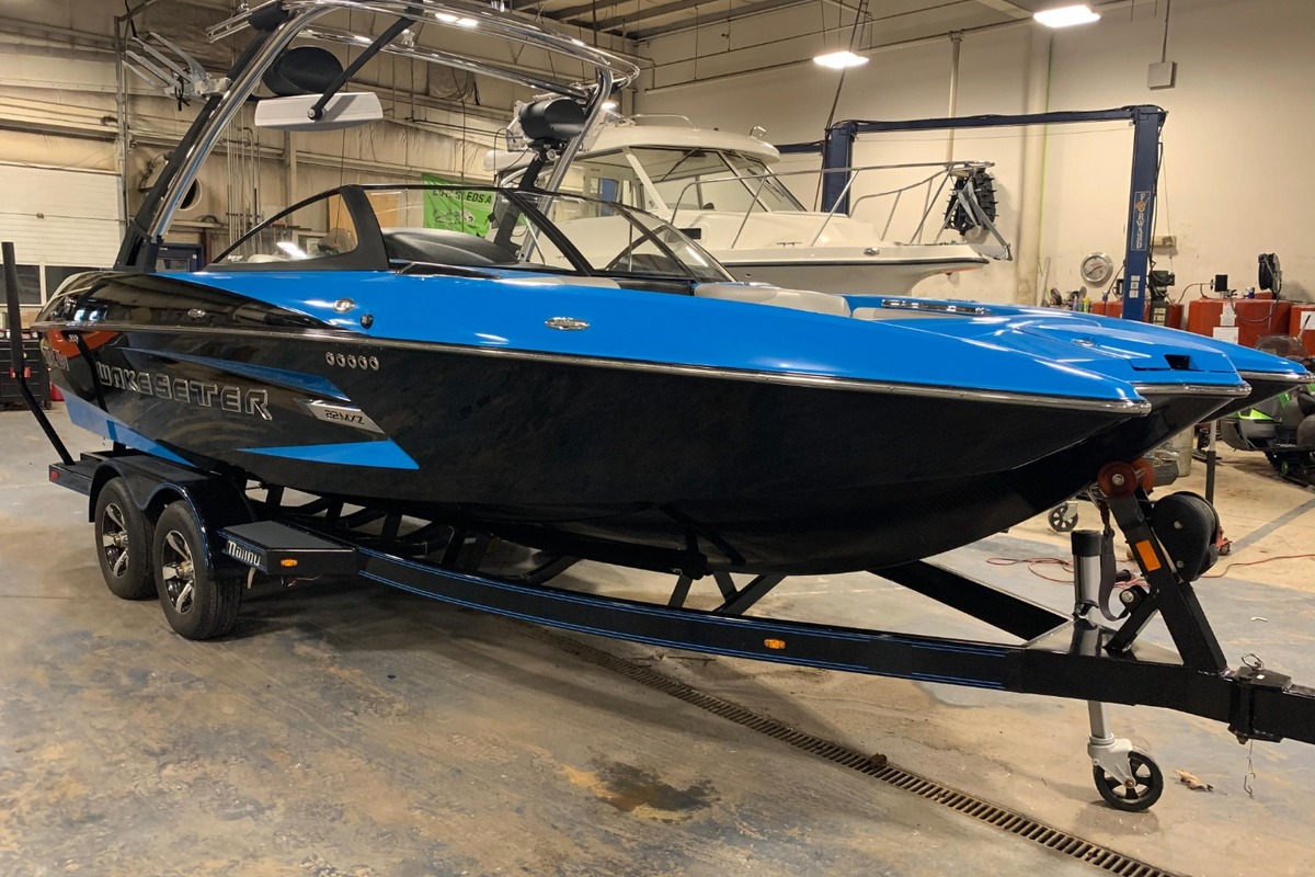 2014 Malibu Wakesetter 22 MXZ, 1