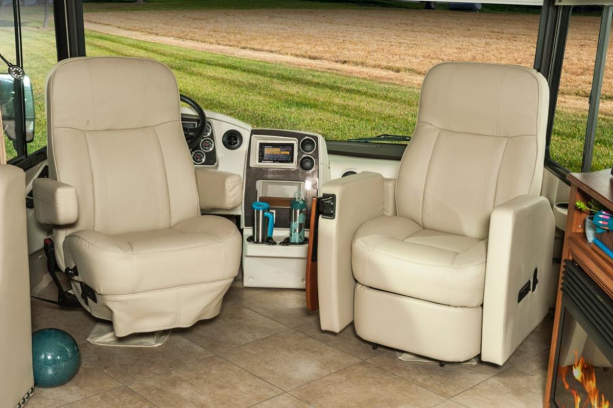 2014 Winnebago Forza 34T, 3