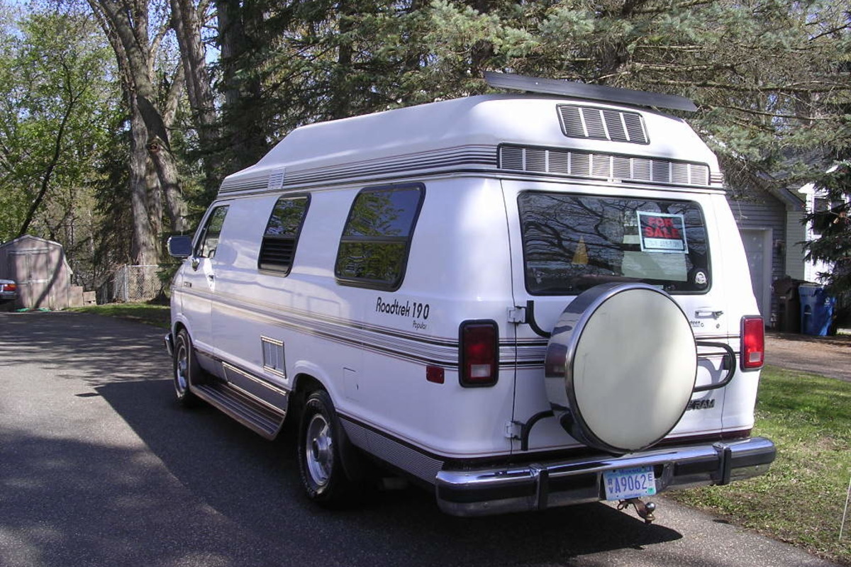 1992 Dodge Roadtrek 190 Popular Mag wheels, trailer hitch, 1