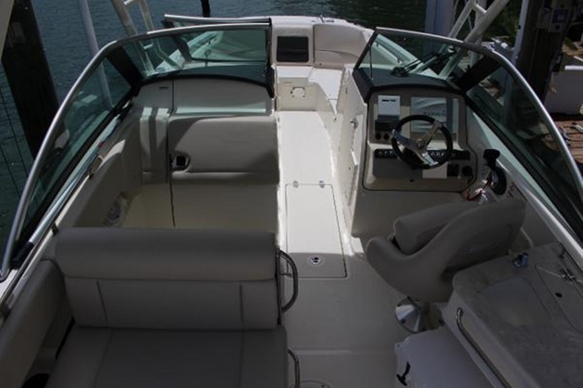 2016 Boston Whaler 230 Vantage, 5