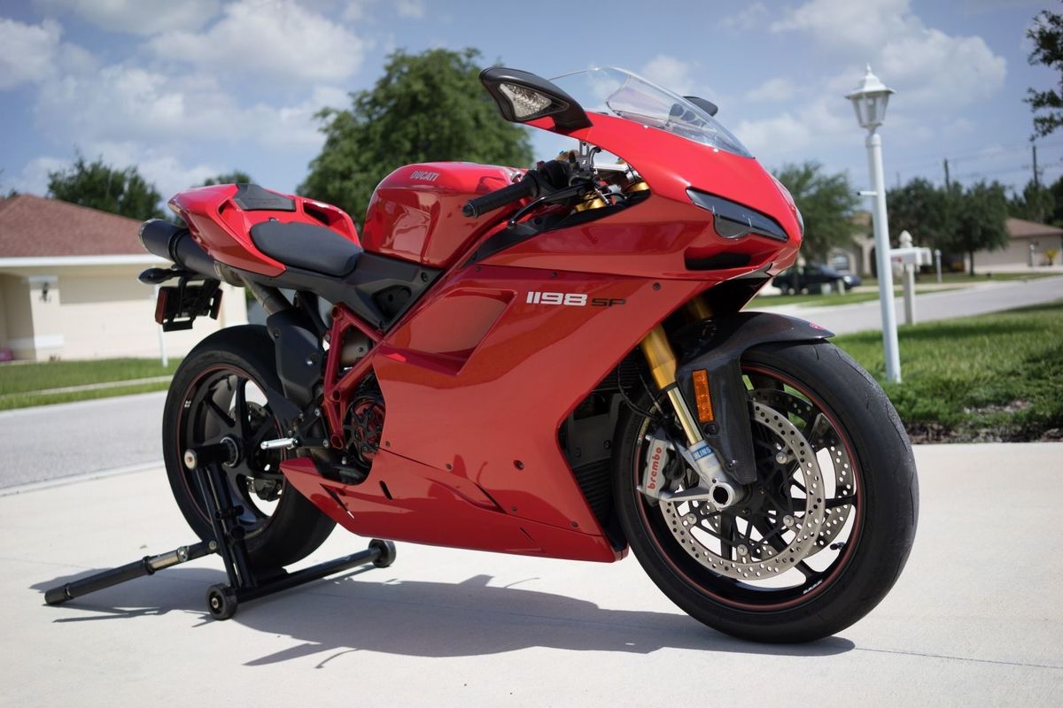 2011 Ducati 1198 SP, 3