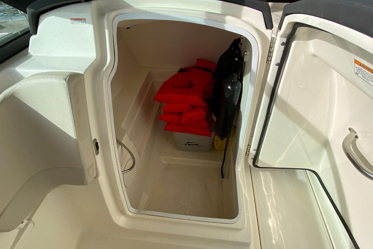 2016 Boston Whaler 230 Vantage, 5