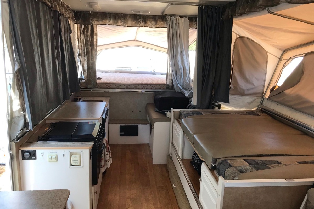 2005 Starcraft Centennial 3608, 1