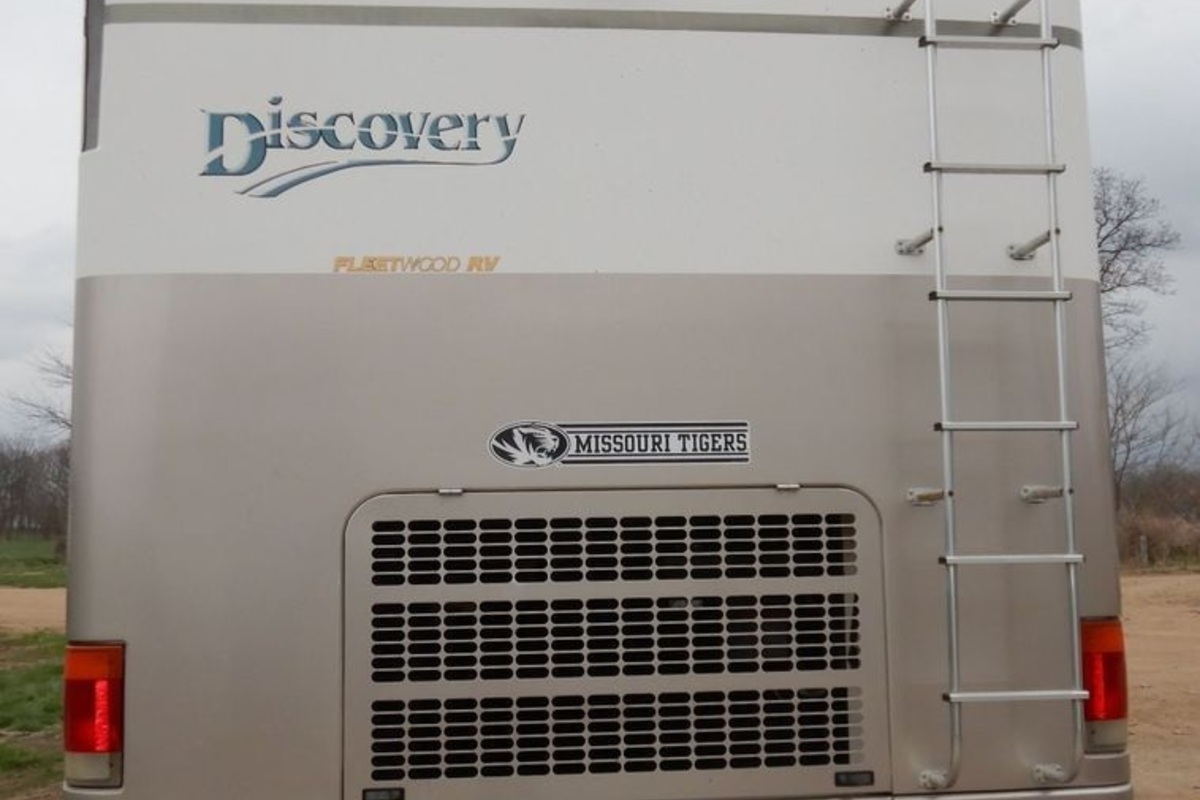 2000 Freightliner Fleetwood Discovery RV, 2