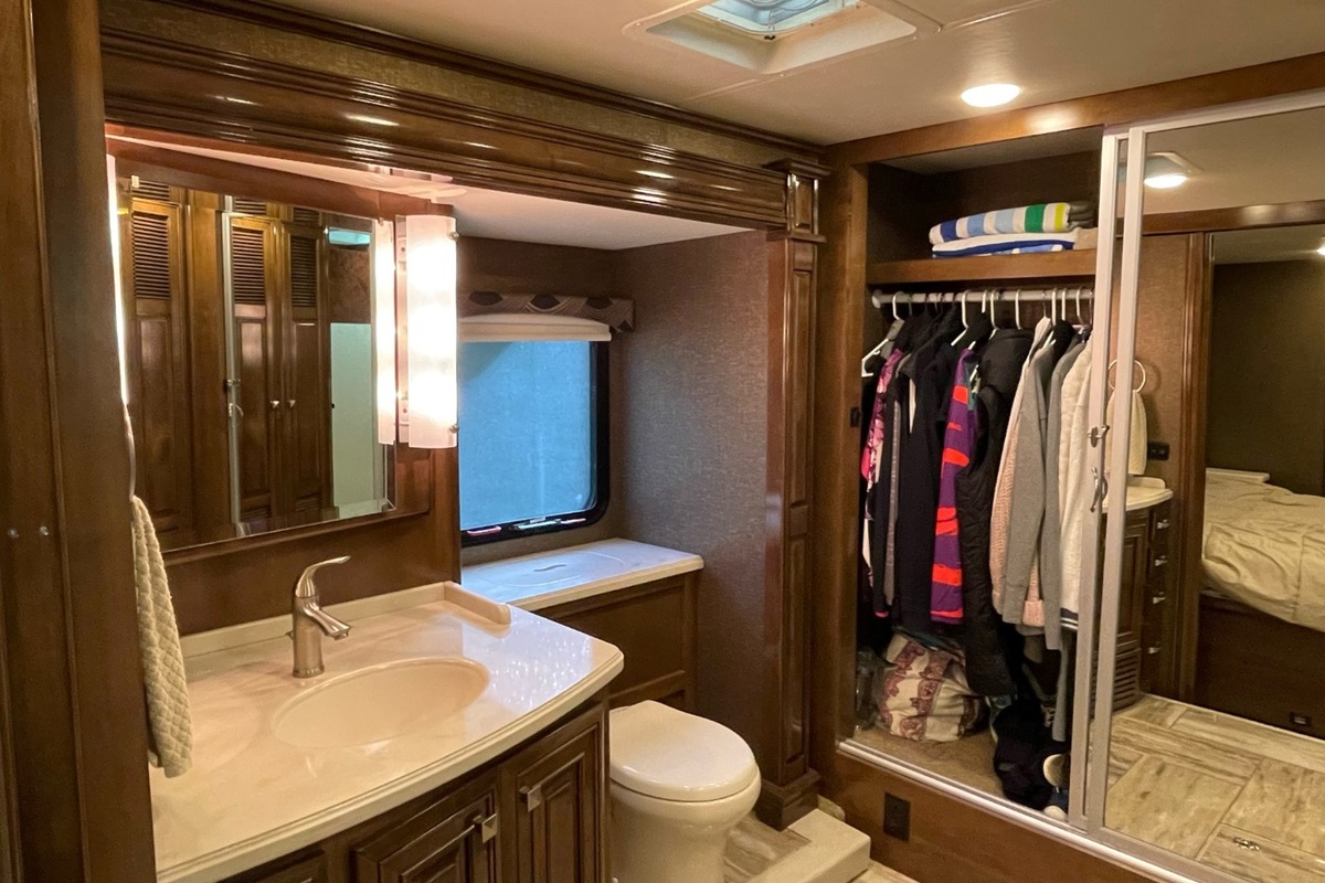 2016 Thor Motor Coach Venitian T42, 21