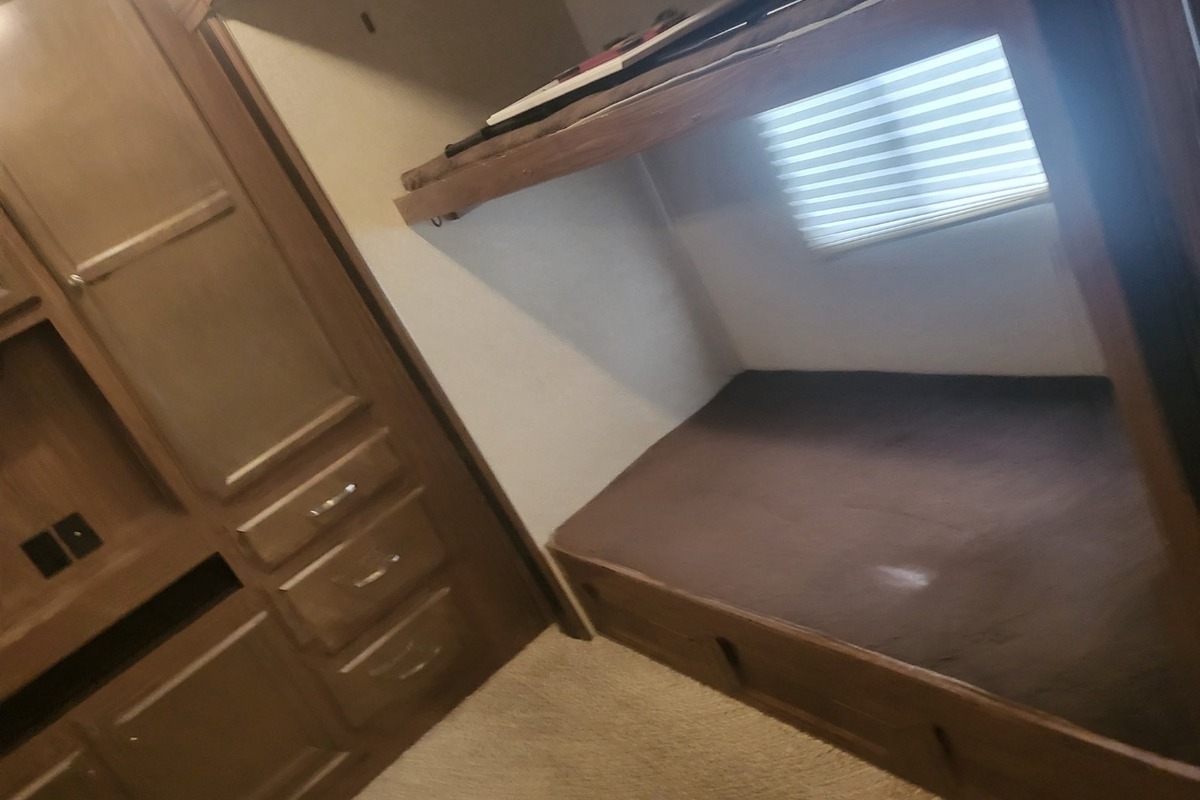 2016 Hartland Oakmont 375QB Quad Bunkhouse, 19