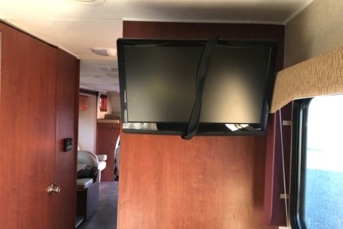 2014 Winnebago Itasca Spirit 31K, 17