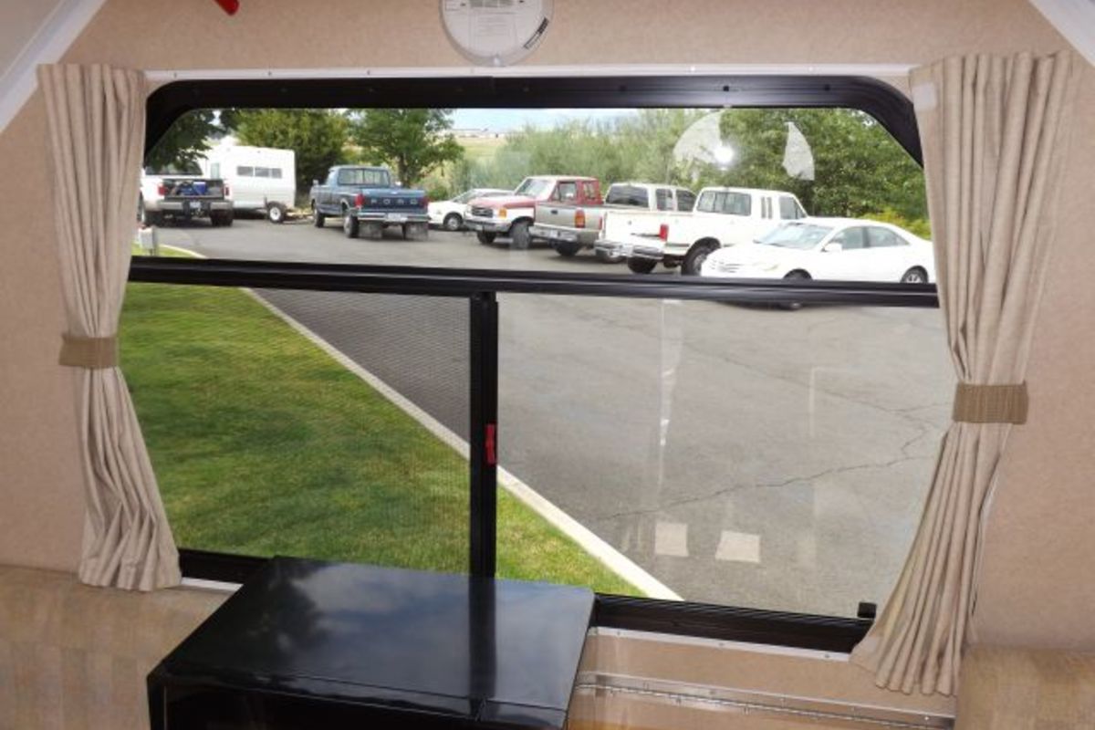 2009 CHALET EXPLORER 16, 4