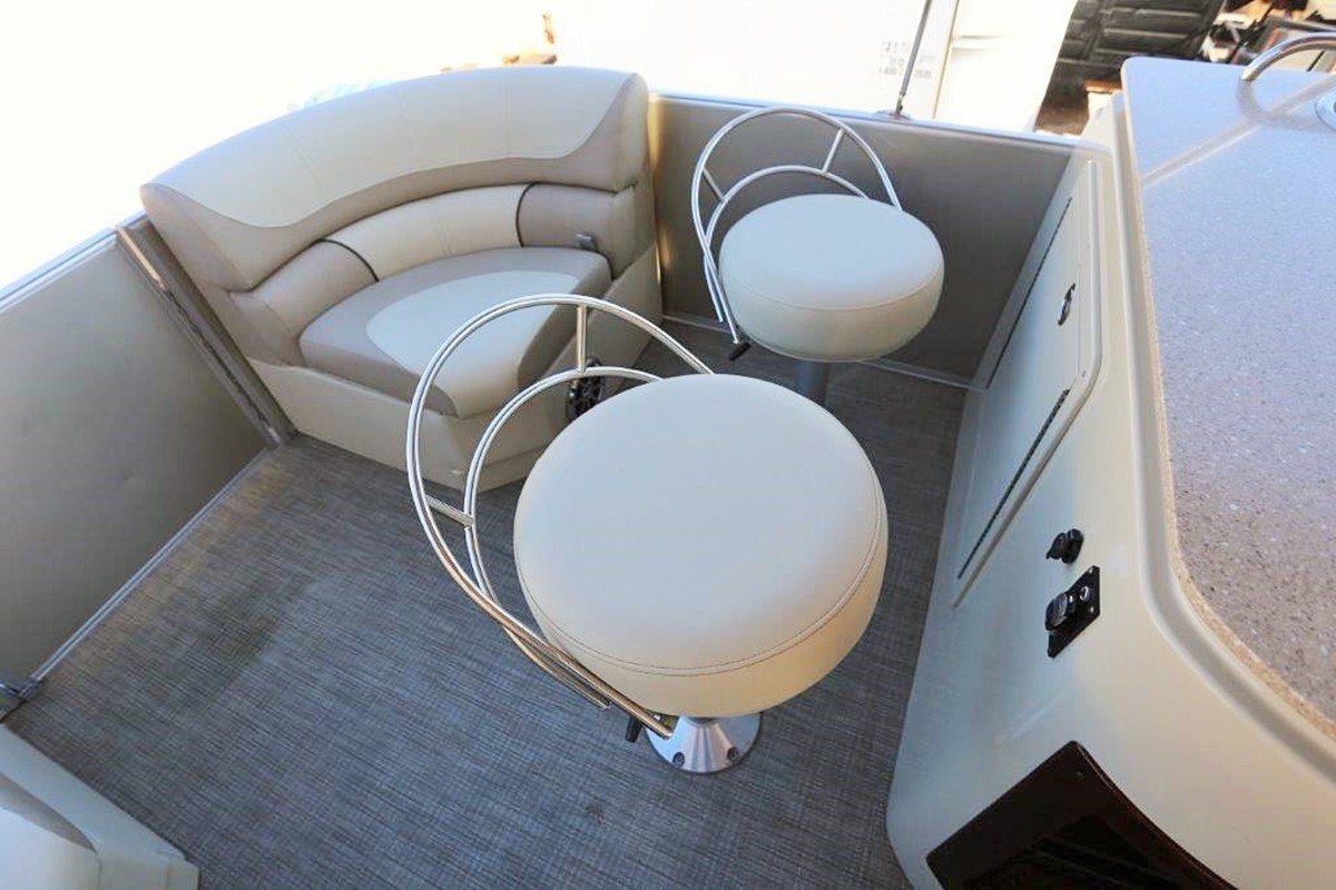 2016 Smoker Craft Sunchaser Eclipse 25, 16