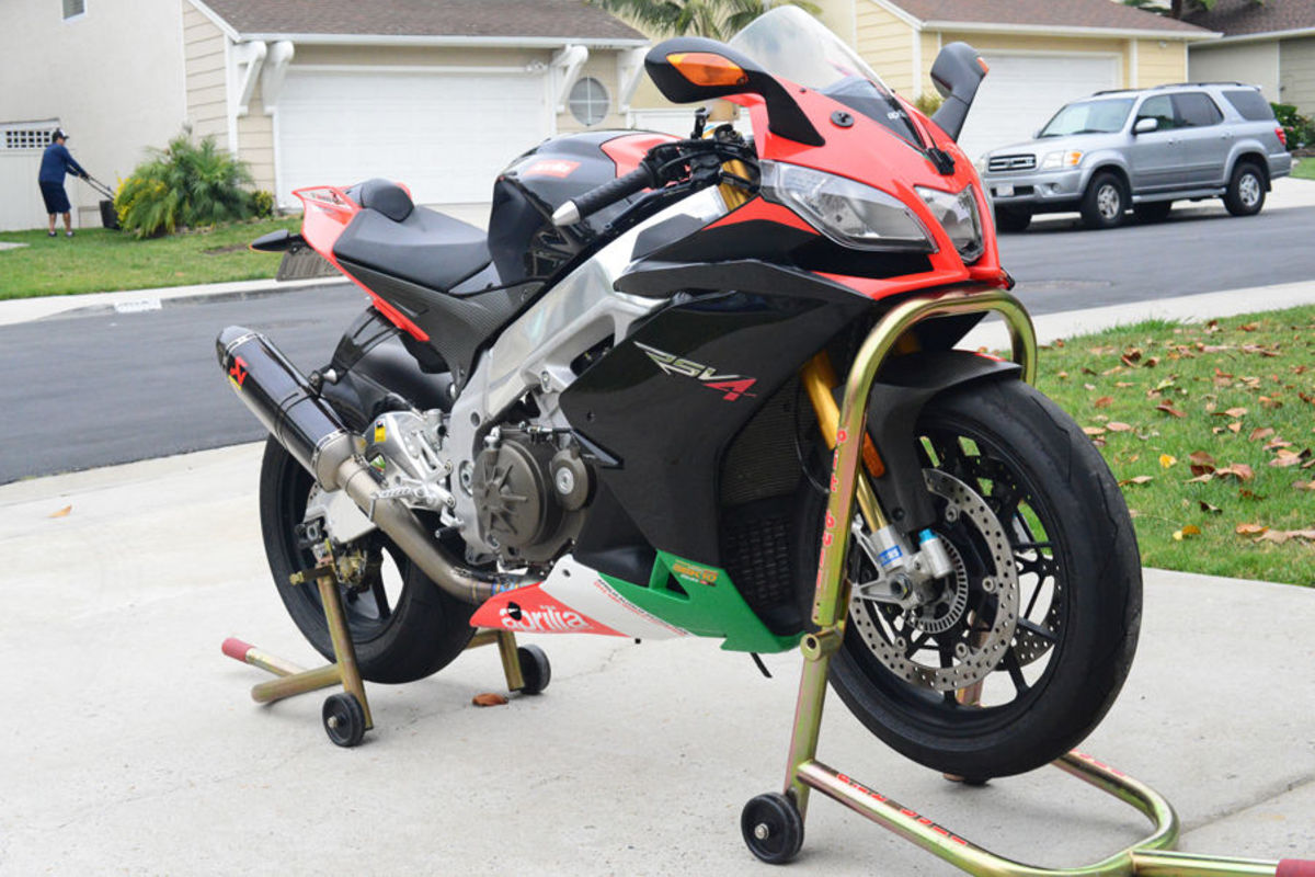 2011 Aprilia RSV4 Factory APRC SE, 4