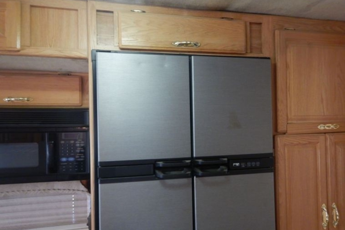 2002 Freightliner RV, 5