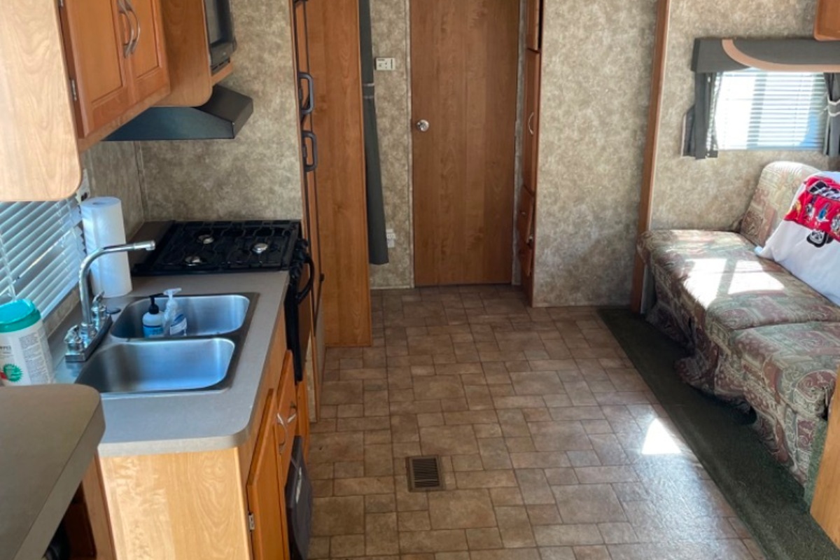 2006 Coachmen Spirit of America 525TBS, 5