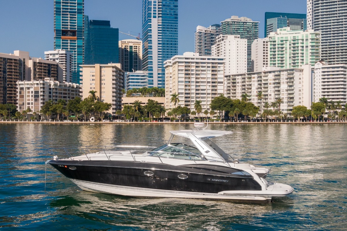 2012 Monterey 41 Sports Yacht, 2