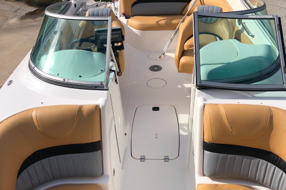 2010 Hurricane Boats SUNDECK 2400 OB, 11