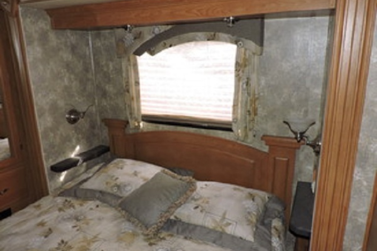 2006 Coachmen Epic 3480 DS, 22