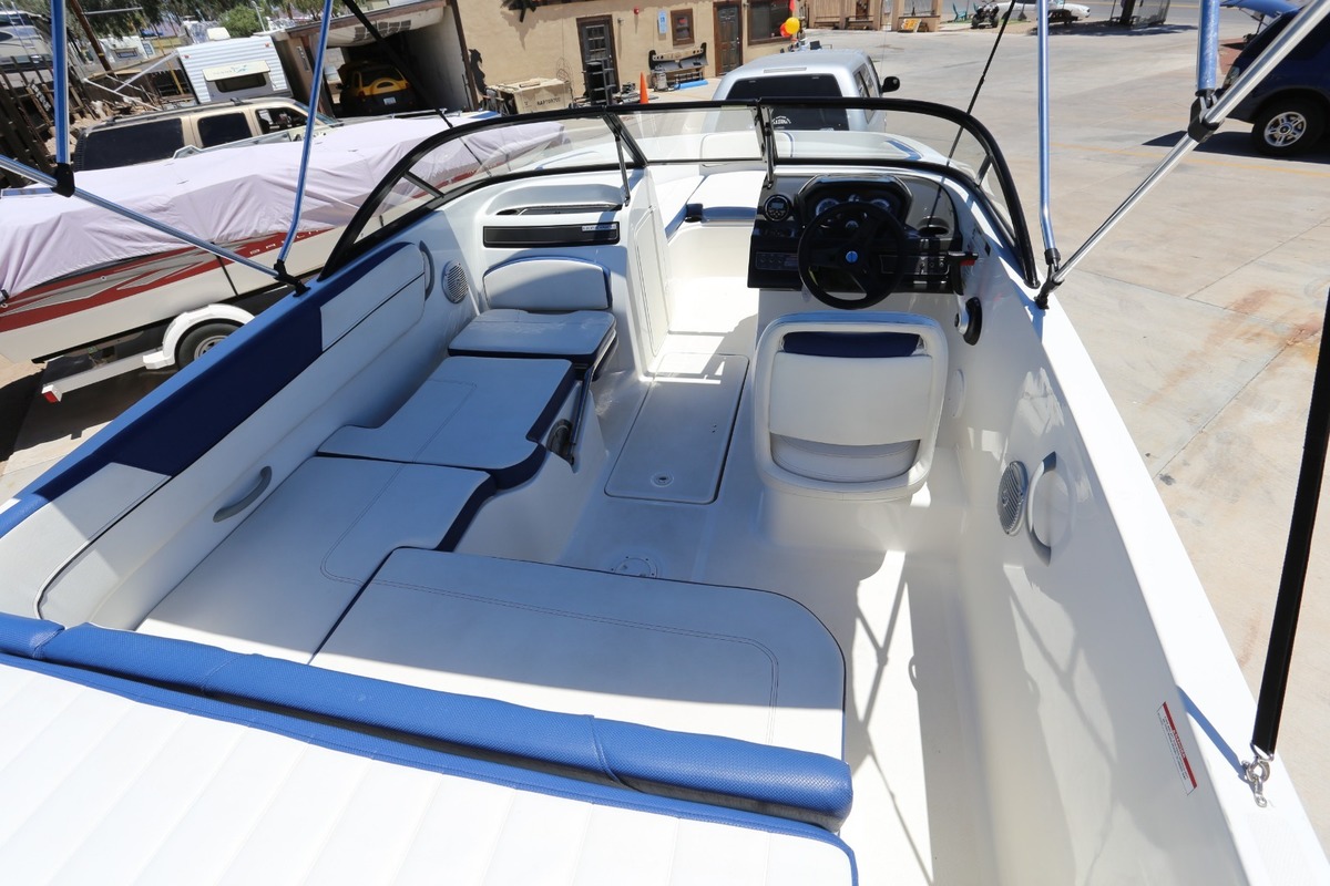 2016 Bayliner VR5, 2