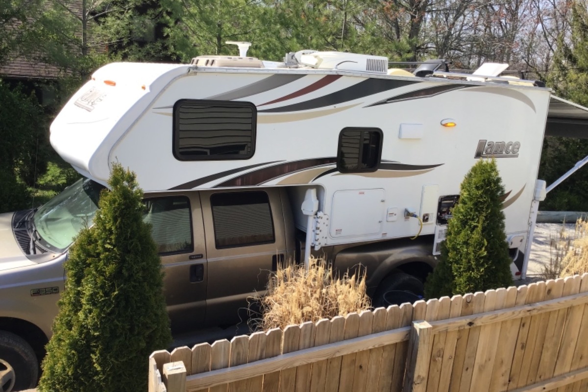 2015 Lance 1050s, 5