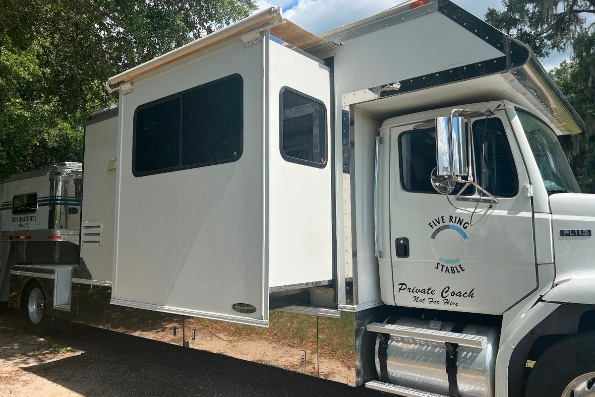 2002 Renegade Toterhome, 0