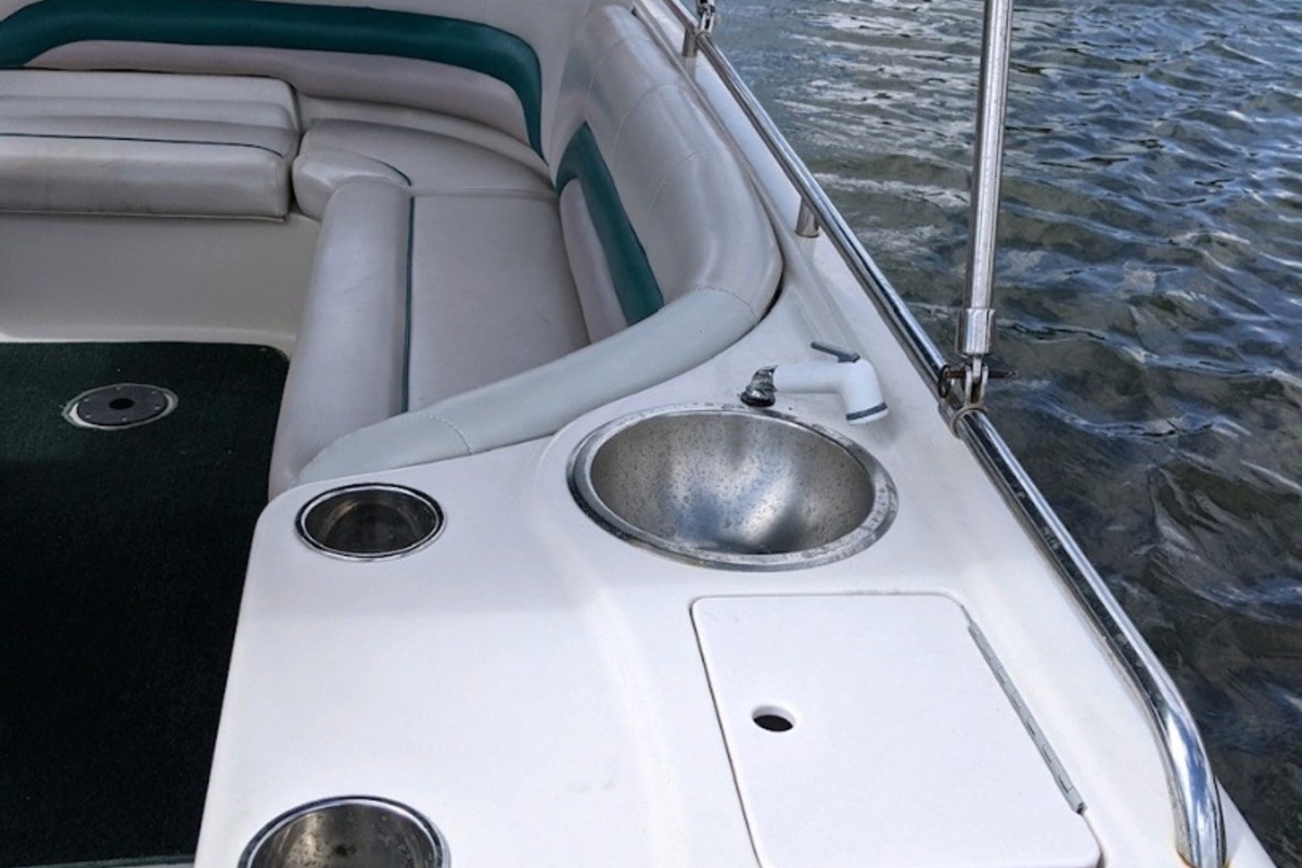 1998 Hurricane Fun Deck 232, 6