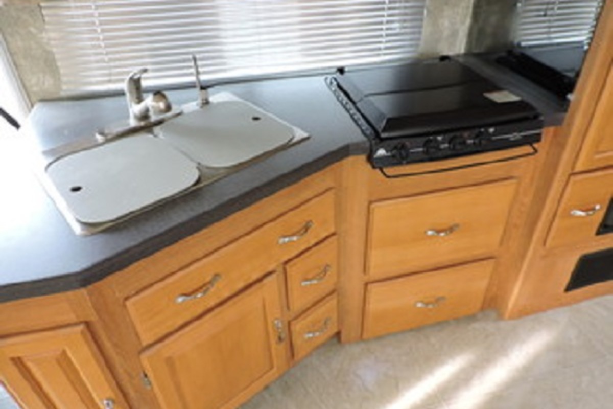 2006 Coachmen Epic 3480 DS, 17
