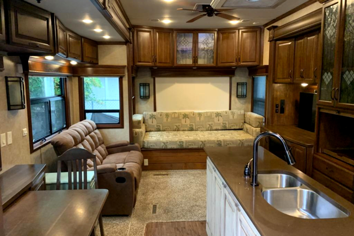 2014 DRV Mobile Suites Estates 38 RSB3, 4