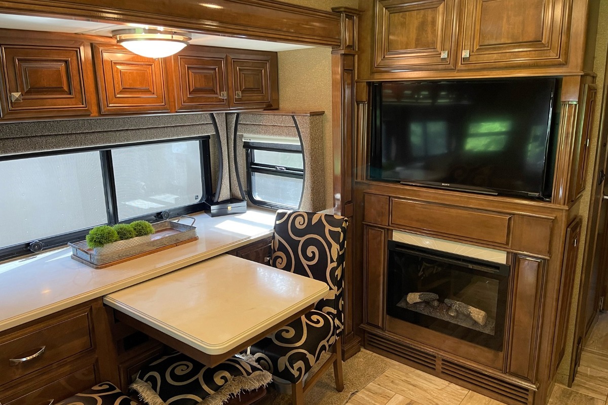 2016 Thor Motor Coach Venitian T42, 9