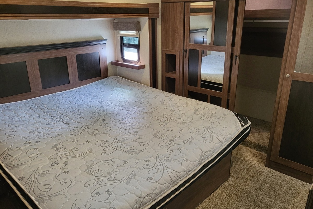 2016 Hartland Oakmont 375QB Quad Bunkhouse, 15