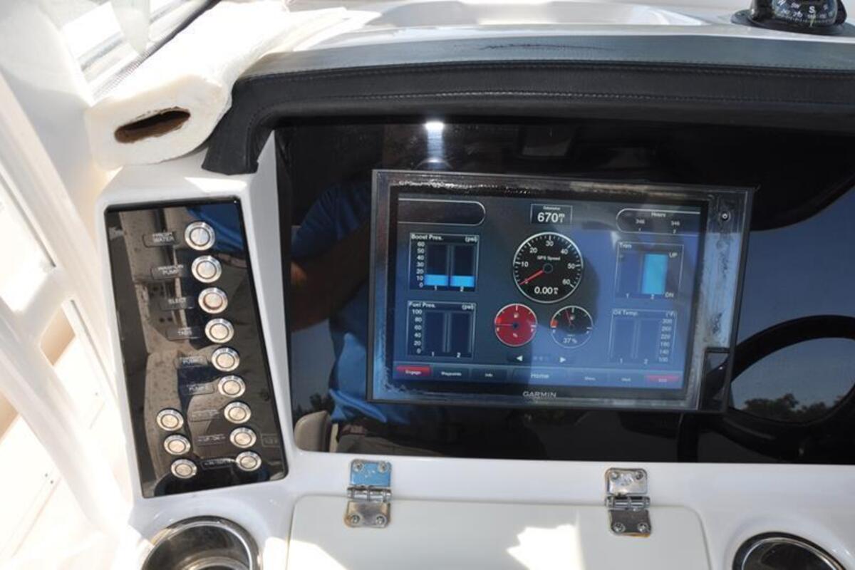 2017 Robalo R302, 14