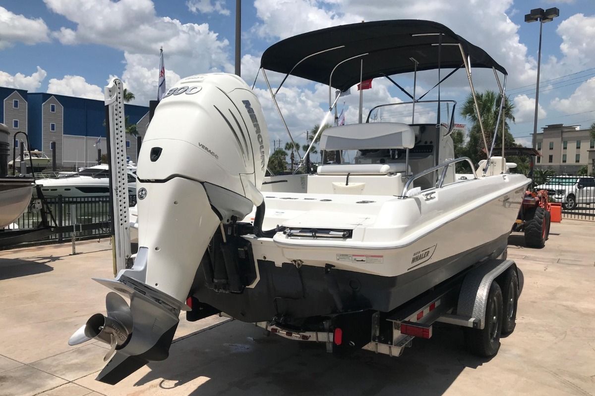 2015 Boston Whaler 240 Dauntless, 2