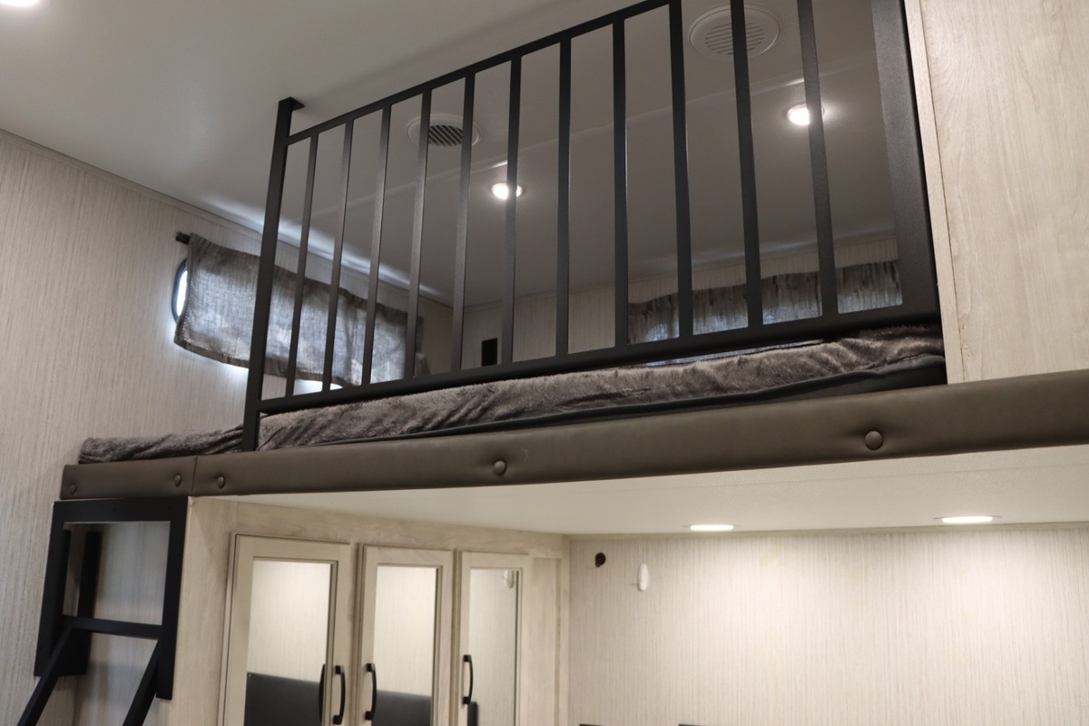 2022 Forest River Sandpiper 3440BH, 16