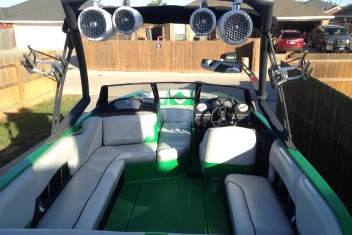 2013 Axis A22, 2