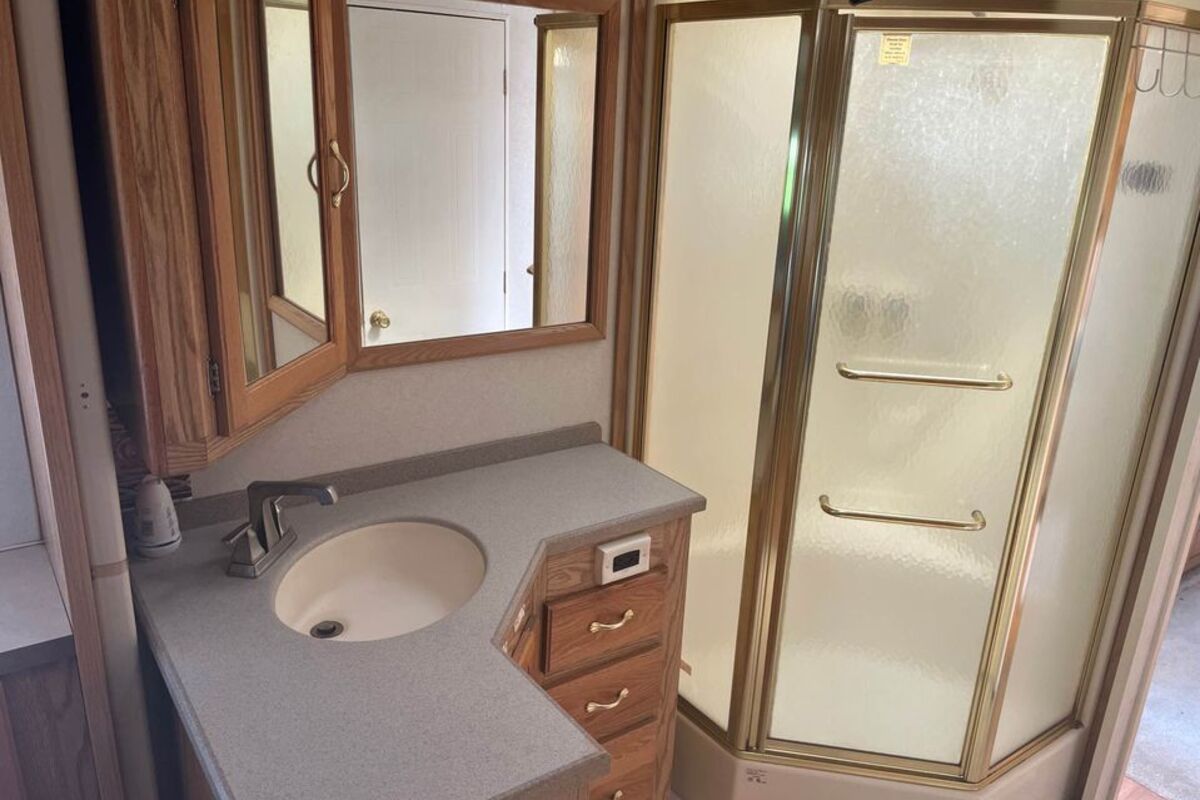 2003 Holiday Rambler 36SKT Rear Living, 7