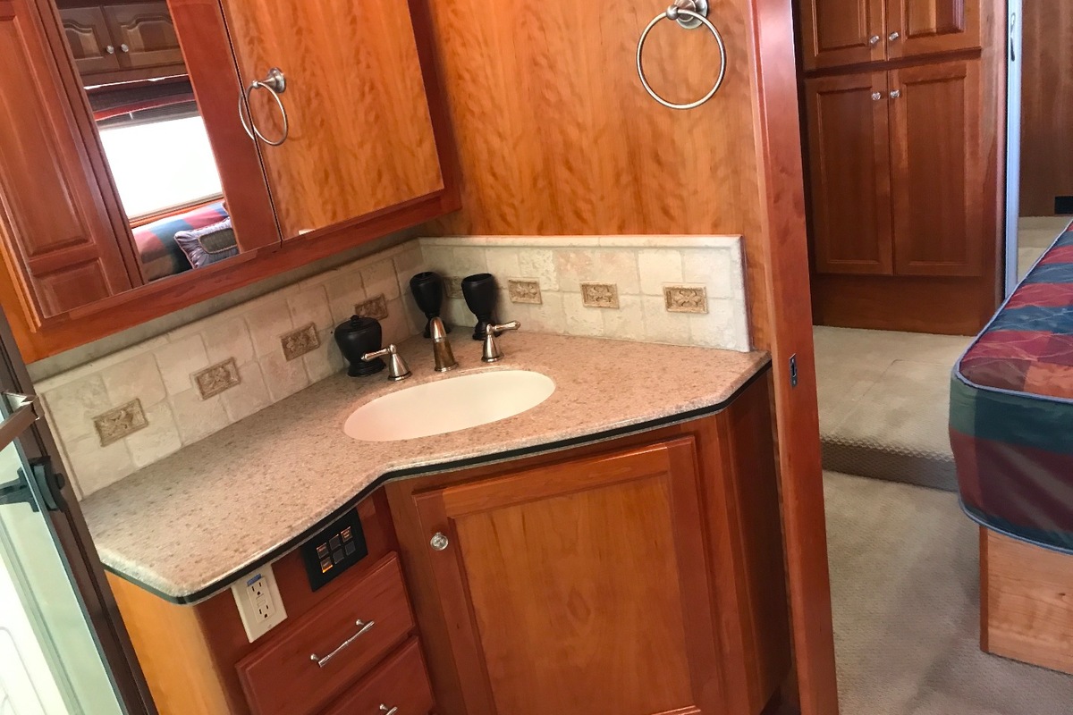 2007 Country Coach Allure Hood River Blue, 10