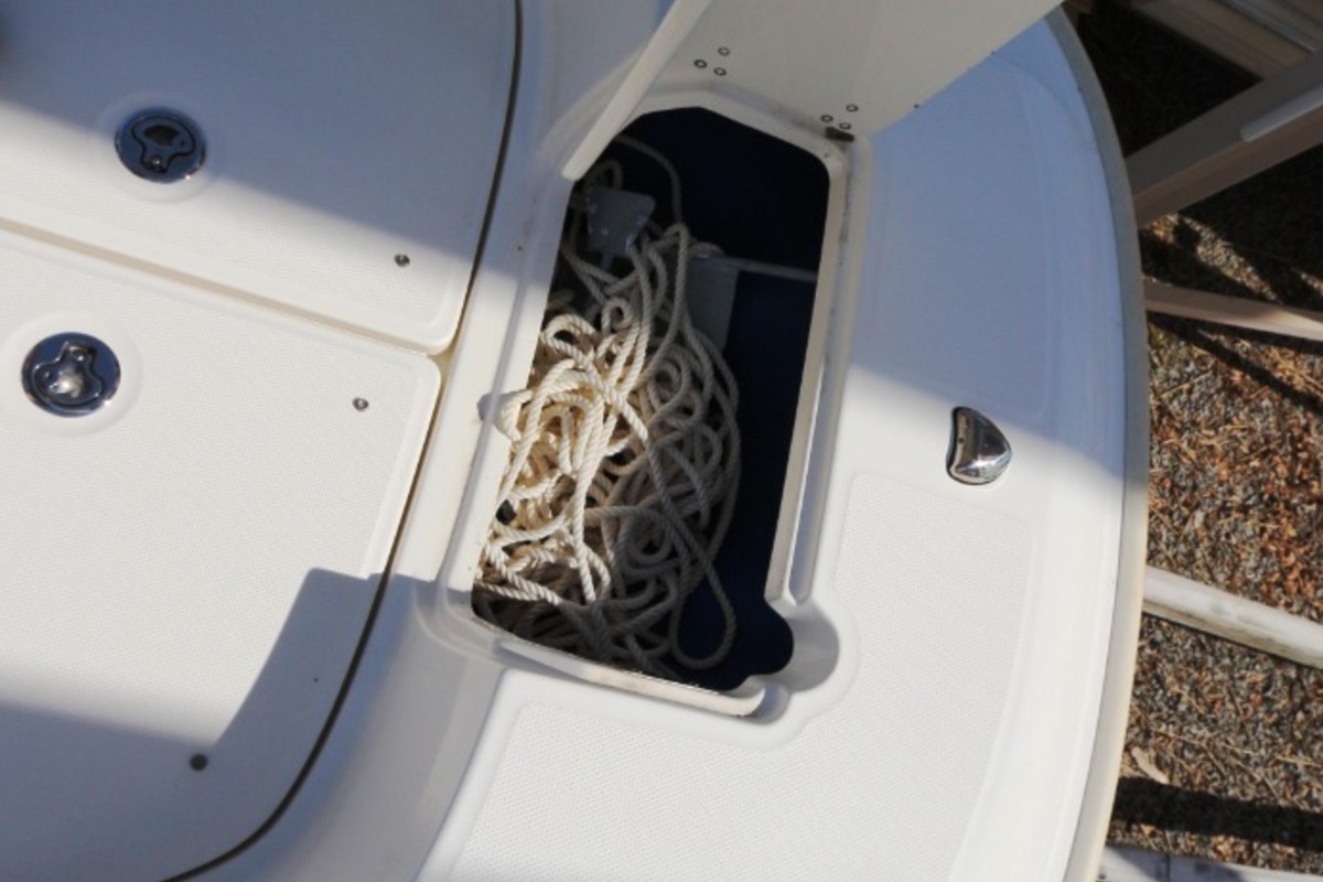 2015 Boston Whaler 240 Dauntless, 30