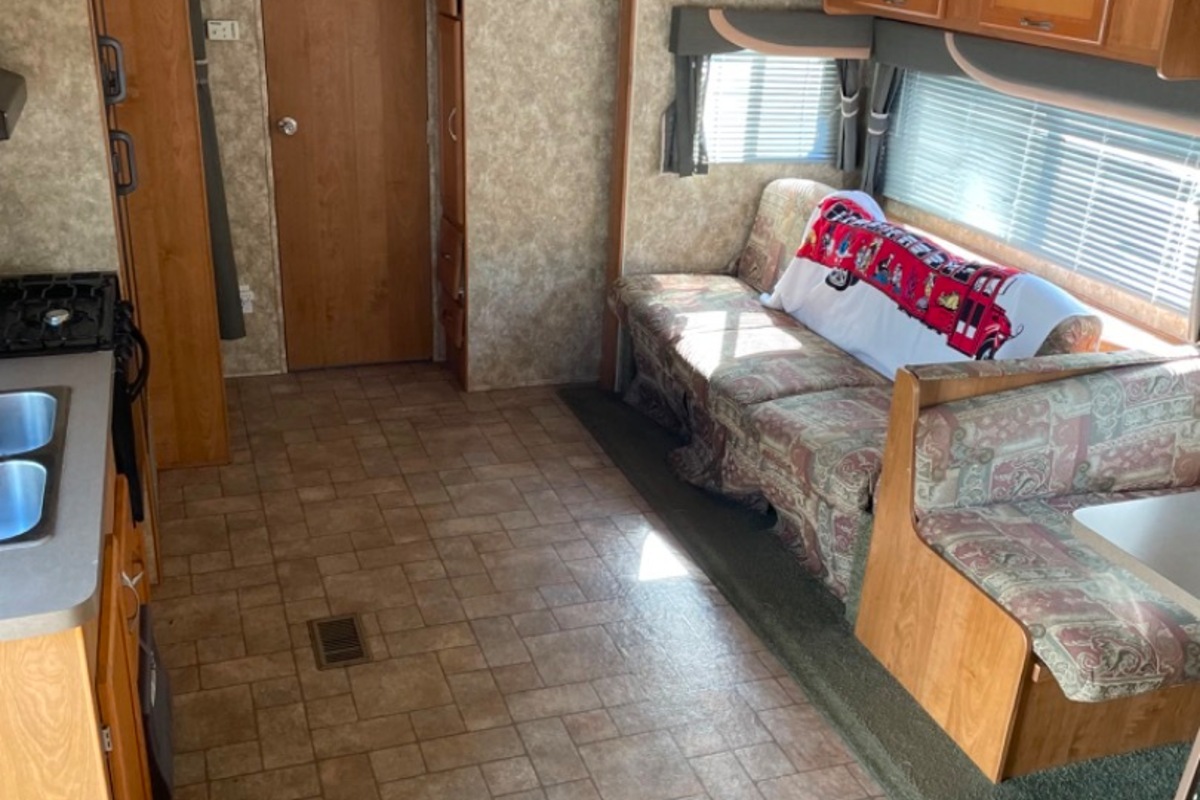 2006 Coachmen Spirit of America 525TBS, 4