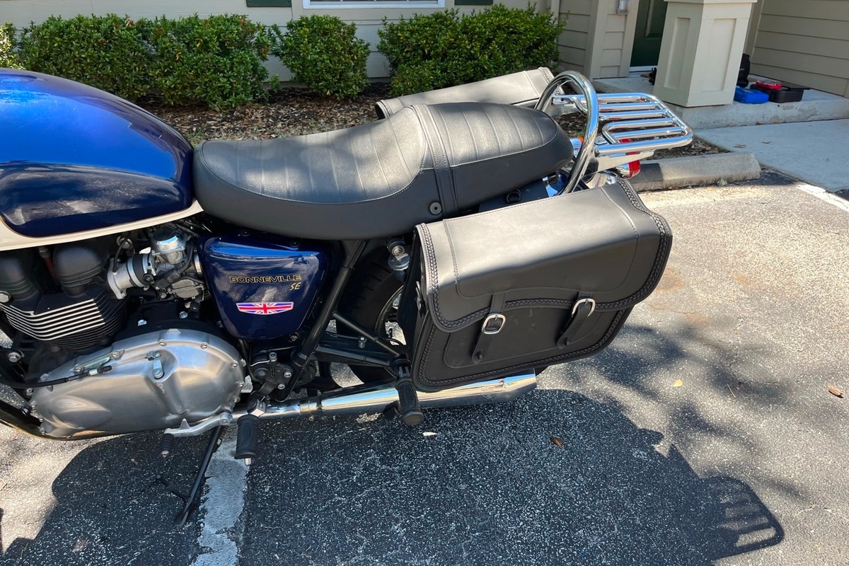 2010 Triumph Bonnevile SE, 4