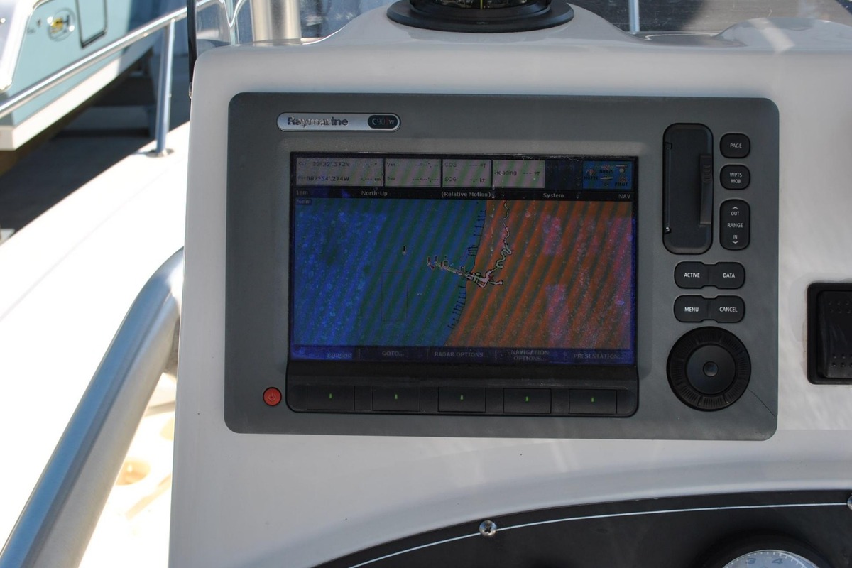 2008 Boston Whaler 210 Outrage, 16