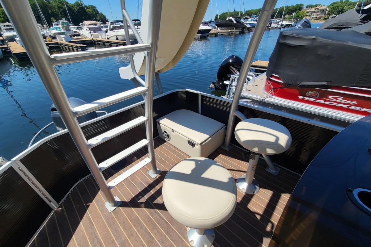 2019 Godfrey 255 SDB, 6
