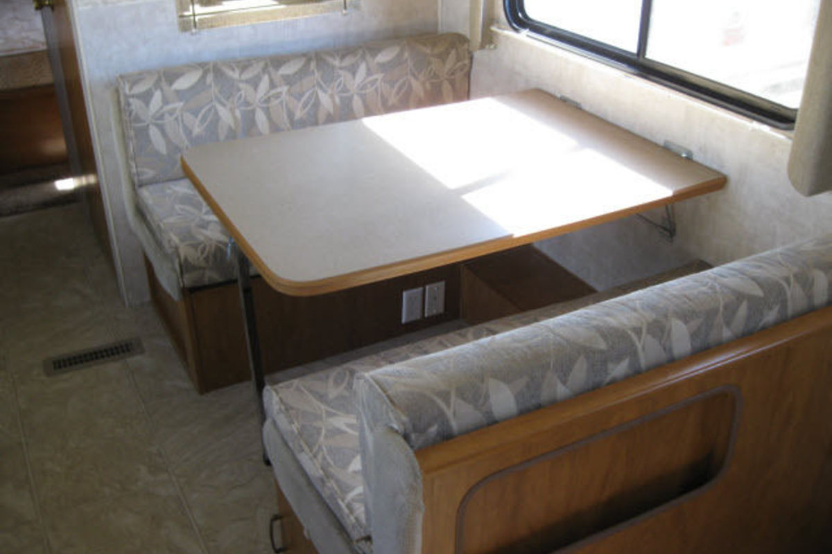 2006 Fleetwood Prowler, 5