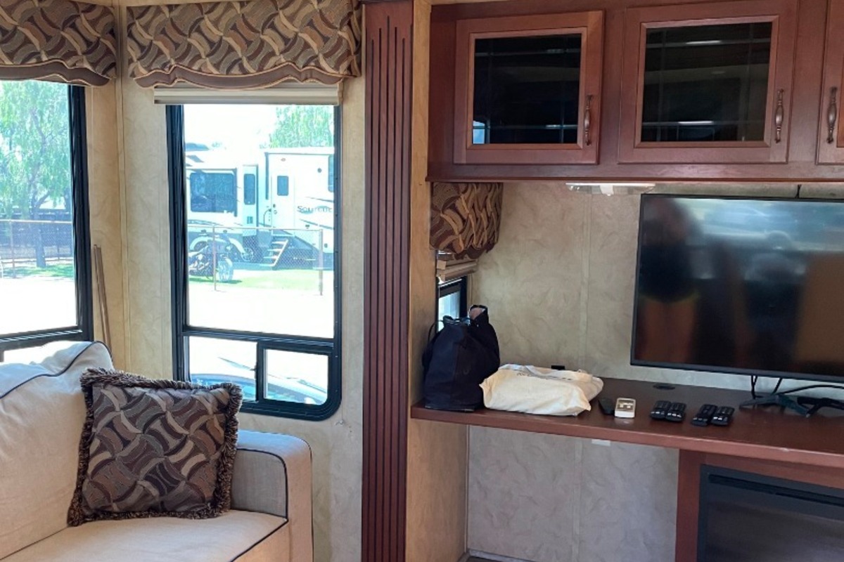 2012 Forest River Cedar Creek 40 CFL (Cottage), 9