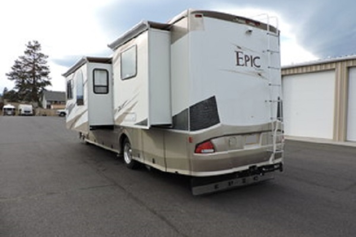 2006 Coachmen Epic 3480 DS, 2