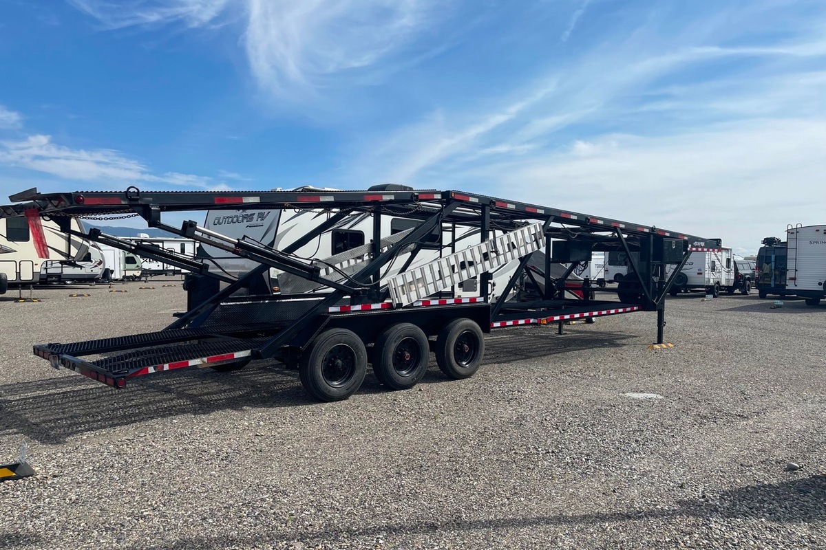 2018 Texas Pride 5 Car Hauler Gooseneck, 1