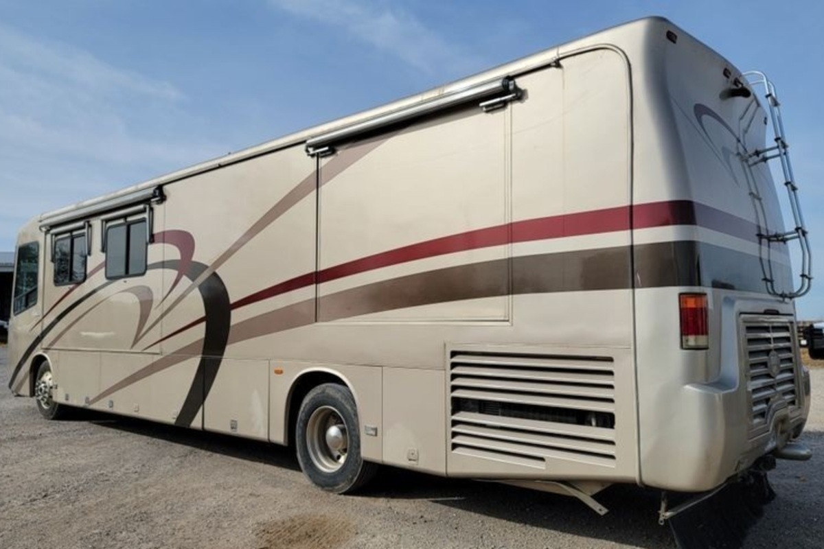 2002 Spartan K2 Travel Supreme, 3