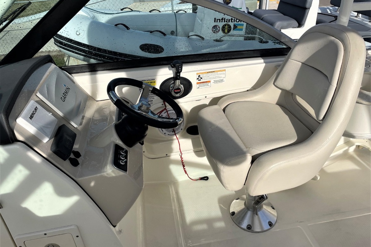 2016 Boston Whaler 230 Vantage, 14
