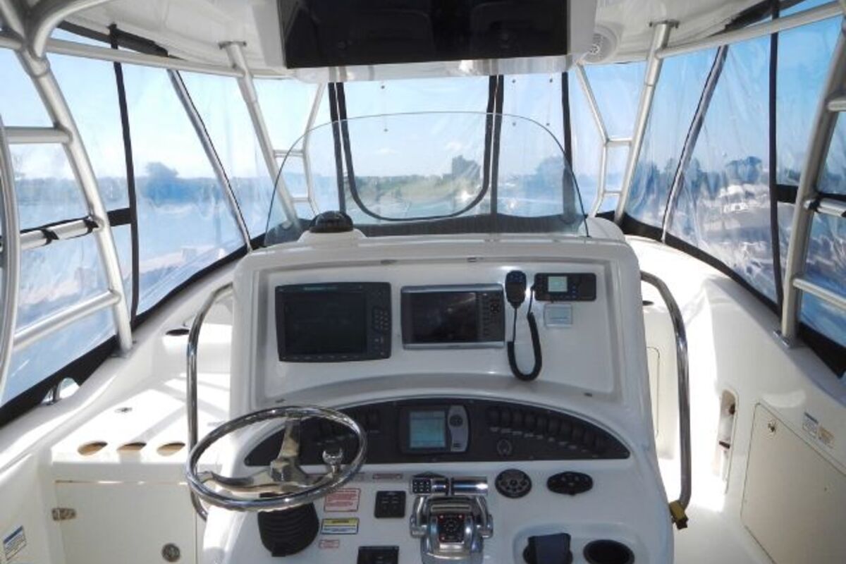 2006 Boston Whaler 320 Outrage Cuddy Cabin, 10