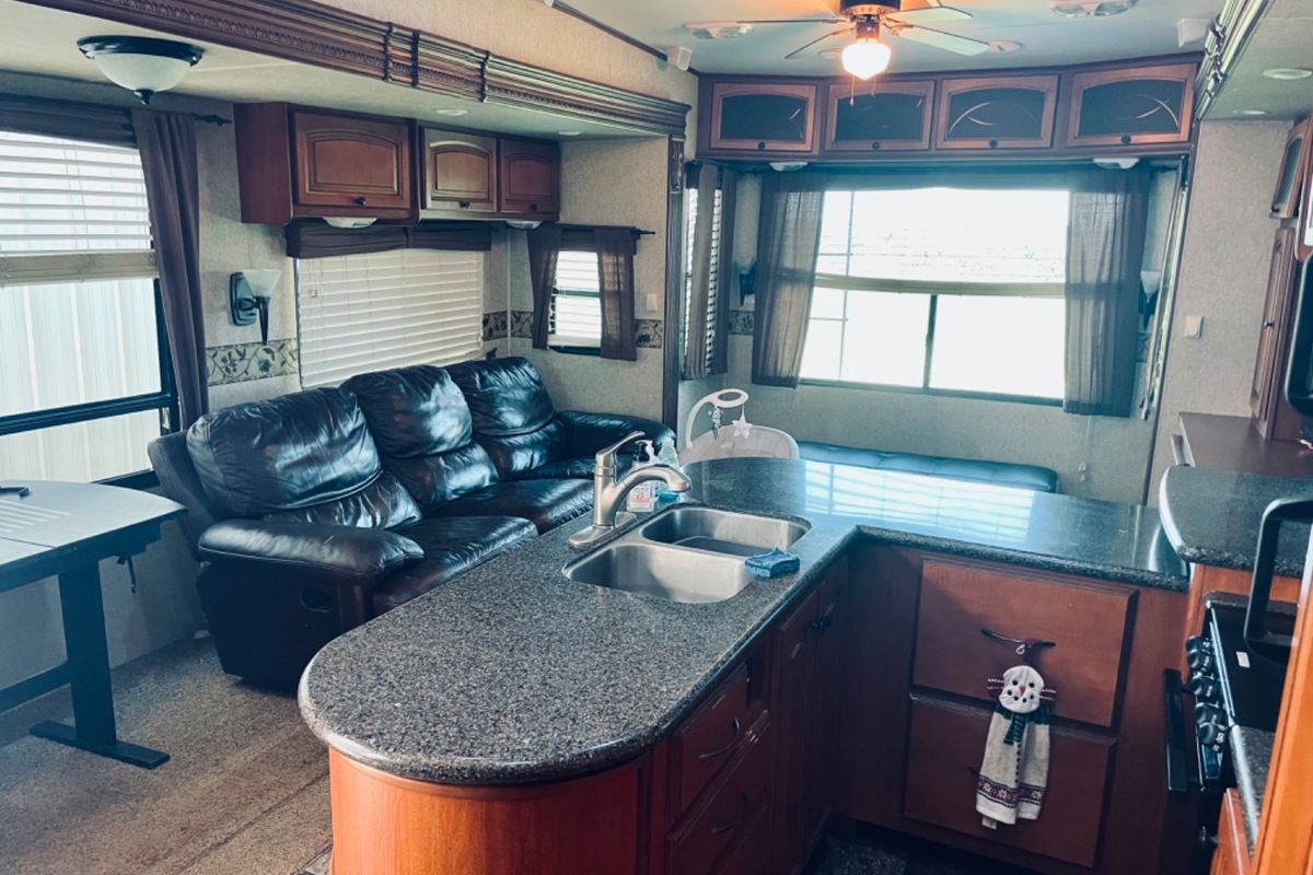 2011 Heartland Big Country 3450TS, 3