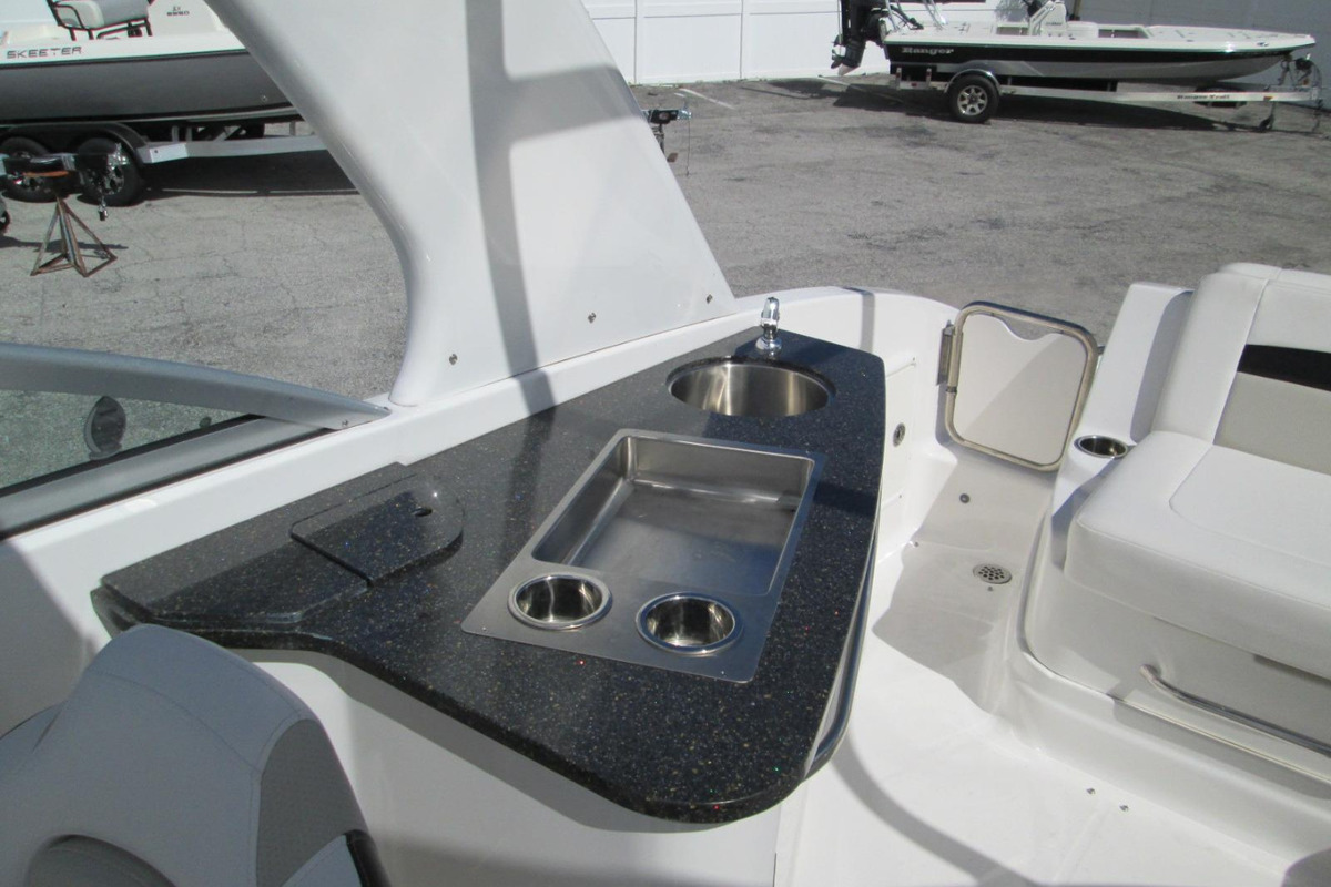 2012 Chaparral 264 Sunesta, 7